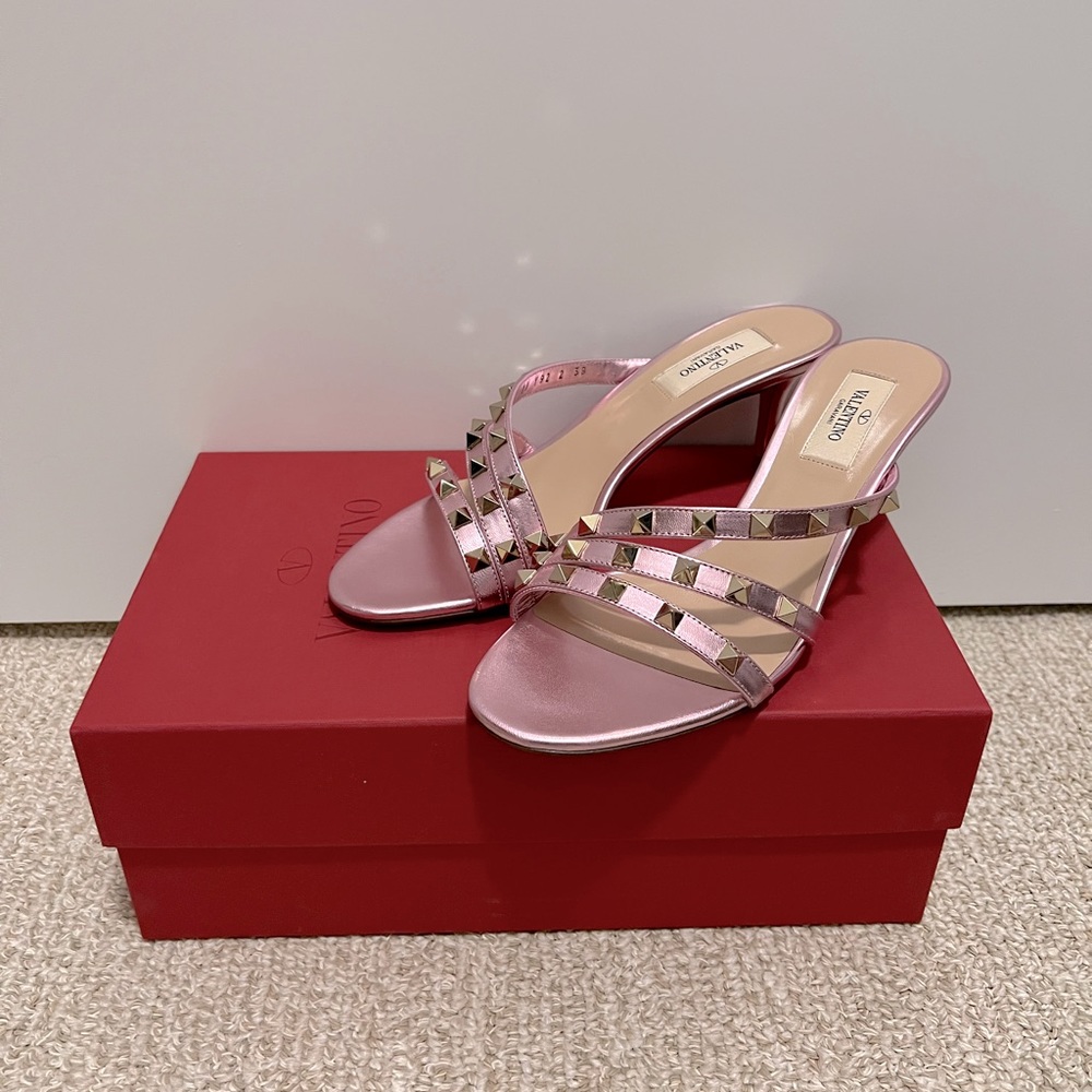 Valentino Garavani Rockstud Metallic Pink Leather Mule Slide Sandals